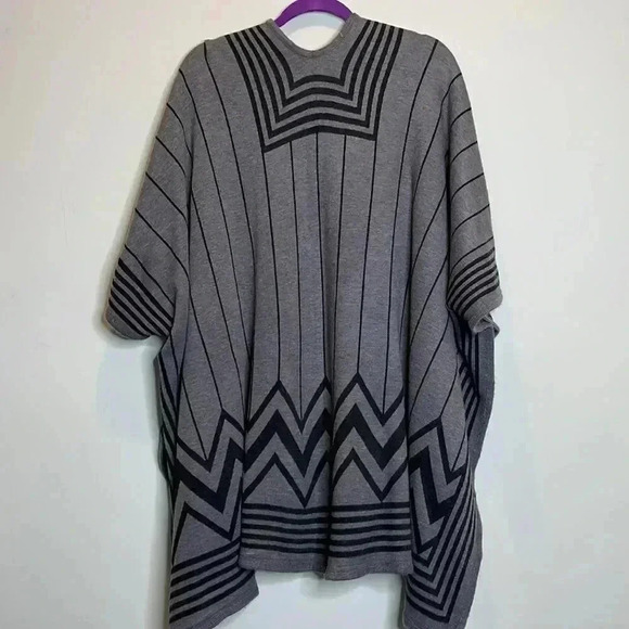 Ellie + Kate Gray and Black Shawl - Picture 7 of 9